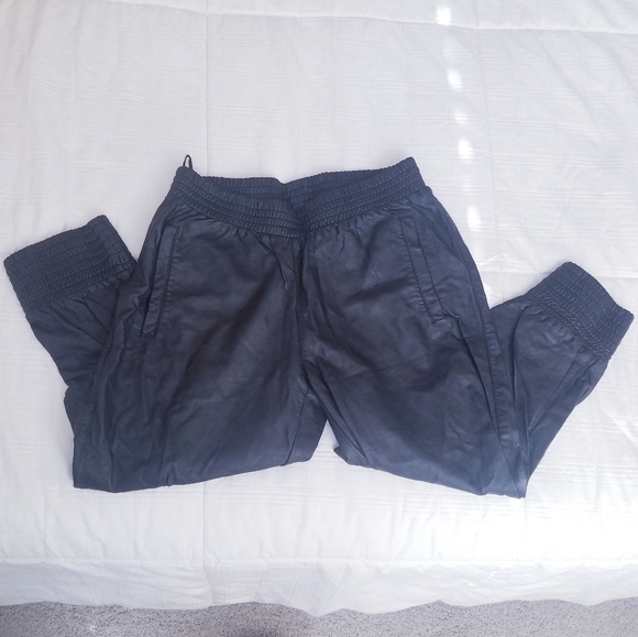 Faux Leather Capri Pants - Picture 7 of 7